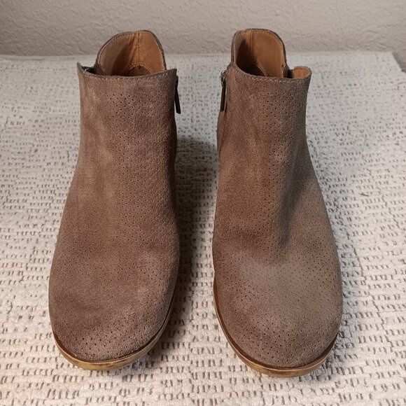 READ! Lucky Brand women's perforated suede leather double zipper ankle booties - Picture 2 of 13